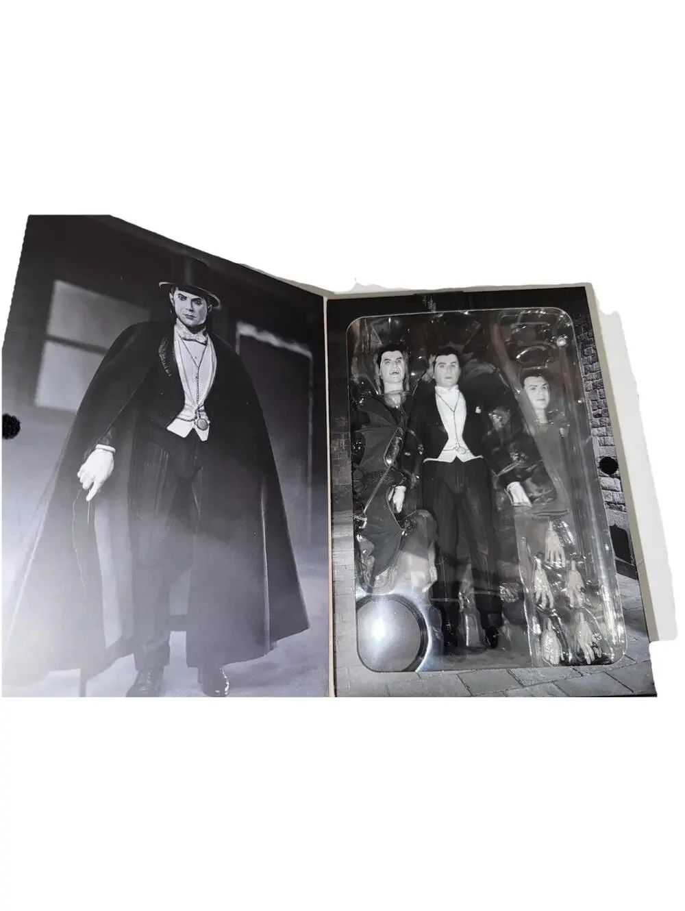 NECA Universal Monsters Ultimate Count Dracula 7